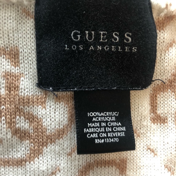 Guess infinity scarf - Picture 3 of 4